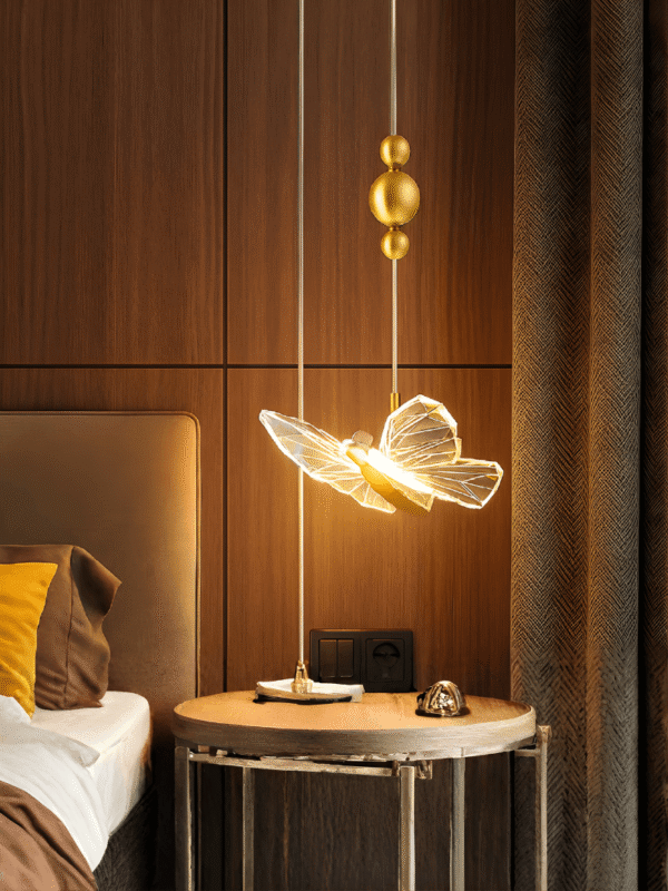 Luminária Pendente Lustre Borboleta de Luxo Cristal Dourada Moderna 3 Tons de Luz Bivolt